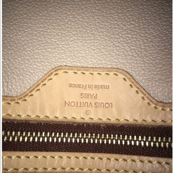 Louis Vuitton
Bucket pm Monogram Shoulder Bag - Picture 8 of 12